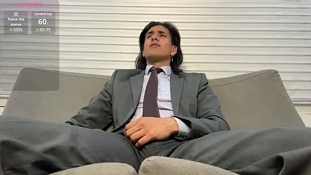 Snapshot of Tom_blunt96 chatting on February 3, 2025, 3:31 am Tom blunt96 online show from February 3, 2025, 3:31 am