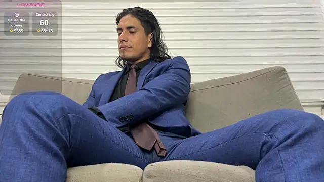 Snapshot of Tom_blunt96 chatting on February 11, 2025, 2:25 am Tom blunt96 online show from February 11, 2025, 2:25 am