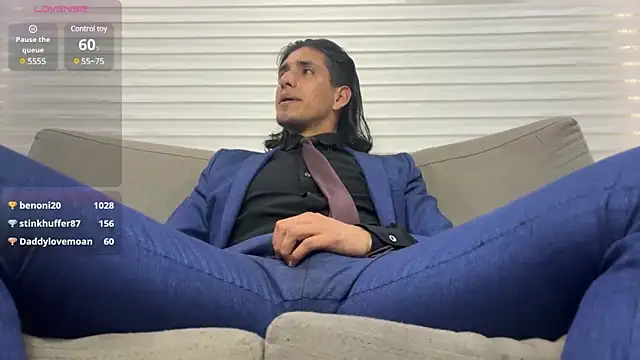 Snapshot of Tom_blunt96 chatting on February 11, 2025, 2:46 pm Tom blunt96 online show from February 11, 2025, 2:46 pm