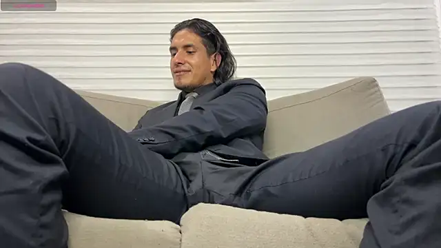 Snapshot of Tom_blunt96 chatting on February 15, 2025, 7:16 am Tom blunt96 online show from February 15, 2025, 7:16 am