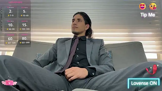 Snapshot of Tom_blunt96 chatting on February 18, 2025, 12:17 pm Tom blunt96 online show from February 18, 2025, 12:17 pm