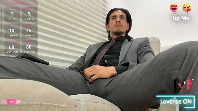 Snapshot of Tom_blunt96 chatting on February 25, 2025, 4:24 am Tom blunt96 online show from February 25, 2025, 4:24 am