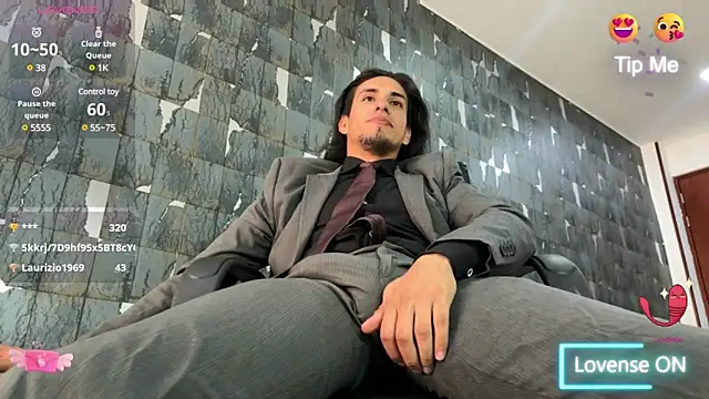 Snapshot of Tom_blunt96 chatting on March 3, 2025, 12:05 pm Tom blunt96 online show from March 3, 2025, 12:05 pm