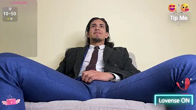 Snapshot of Tom_blunt96 chatting on March 8, 2025, 11:58 am Tom blunt96 online show from March 8, 2025, 11:58 am