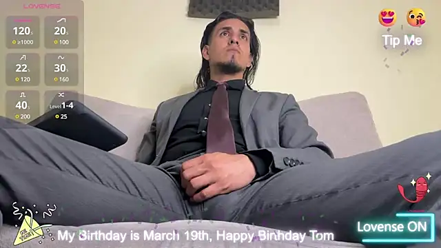 Snapshot of Tom_blunt96 chatting on March 20, 2025, 12:51 am Tom blunt96 online show from March 20, 2025, 12:51 am