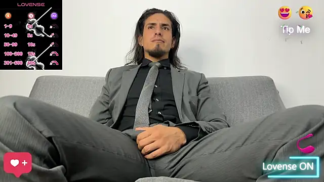 Snapshot of Tom_blunt96 chatting on October 11, 2025, 11:25 pm Tom blunt96 online show from October 11, 2025, 11:25 pm