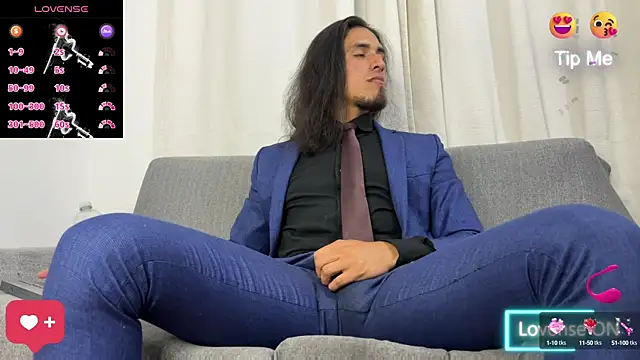 Snapshot of Tom_blunt96 chatting on November 5, 2025, 1:49 am Tom blunt96 online show from November 5, 2025, 1:49 am