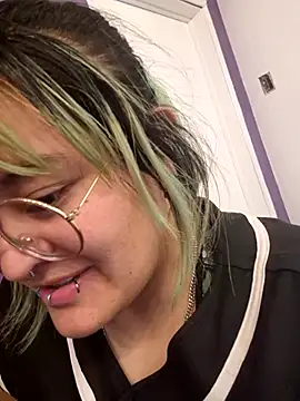 Snapshot of lucky-leah chatting on October 2, 2025, 4:08 am lucky-leah online show from October 2, 2025, 4:08 am