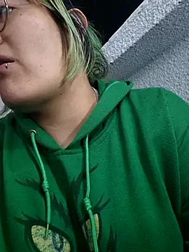 Snapshot of lucky-leah chatting on October 10, 2025, 3:38 am lucky-leah online show from October 10, 2025, 3:38 am