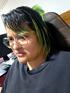 Snapshot of lucky-leah chatting on November 8, 2025, 3:39 am lucky-leah online show from November 8, 2025, 3:39 am