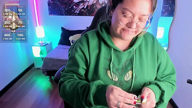 Snapshot of lucky-leah chatting on November 18, 2025, 4:17 am lucky-leah online show from November 18, 2025, 4:17 am