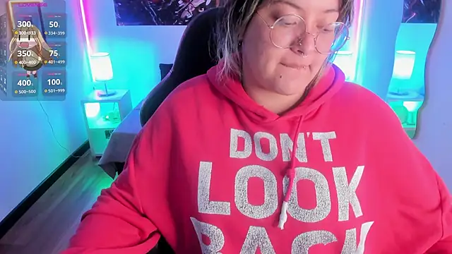 Snapshot of lucky-leah chatting on December 2, 2025, 3:34 am lucky-leah online show from December 2, 2025, 3:34 am