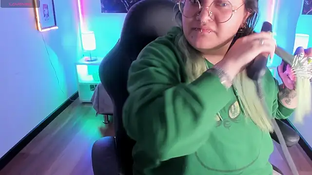 lucky-leah online show from December 20, 2025, 4:19 am