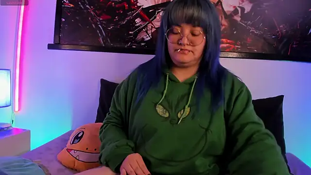 lucky-leah online show from April 25, 2026, 4:37 am