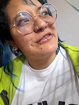 Snapshot of lucky-leah chatting on May 7, 2026, 3:56 am lucky-leah online show from May 7, 2026, 3:56 am