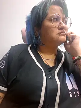 Snapshot of lucky-leah chatting on May 16, 2026, 3:25 am lucky-leah online show from May 16, 2026, 3:25 am