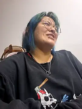 Snapshot of lucky-leah chatting on May 20, 2026, 3:02 am lucky-leah online show from May 20, 2026, 3:02 am