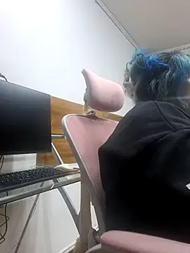 Snapshot of lucky-leah chatting on June 2, 2026, 3:41 am lucky-leah online show from June 2, 2026, 3:41 am