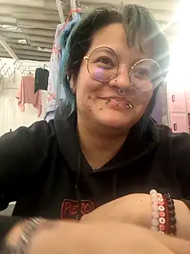 Snapshot of lucky-leah chatting on June 3, 2026, 3:42 am lucky-leah online show from June 3, 2026, 3:42 am