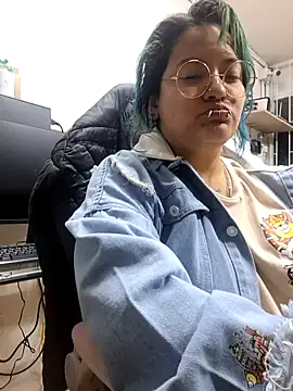 Snapshot of lucky-leah chatting on June 17, 2026, 3:53 am lucky-leah online show from June 17, 2026, 3:53 am