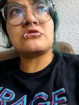 Snapshot of lucky-leah chatting on August 1, 2026, 3:28 am lucky-leah online show from August 1, 2026, 3:28 am