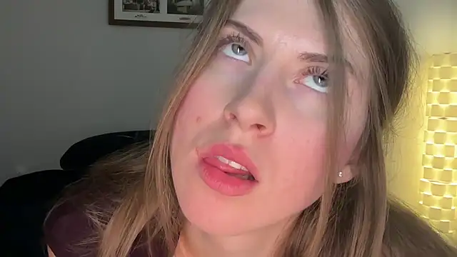 YUMIandbigWOLF online show from February 7, 2025, 5:31 am