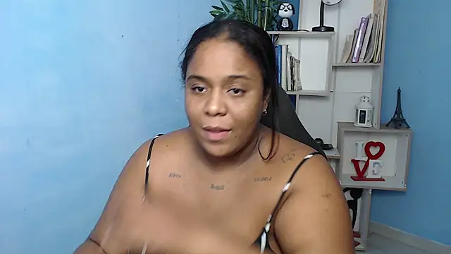 Snapshot of bbw_charlote chatting on February 7, 2025, 12:06 pm bbw charlote online show from February 7, 2025, 12:06 pm