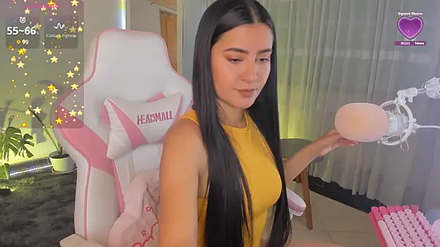 Snapshot of Violetta_kim1 chatting on January 21, 2025, 12:36 am Violetta kim1 online show from January 21, 2025, 12:36 am