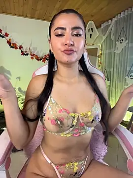 Snapshot of Violetta_kim1 chatting on October 13, 2025, 5:57 pm Violetta kim1 online show from October 13, 2025, 5:57 pm