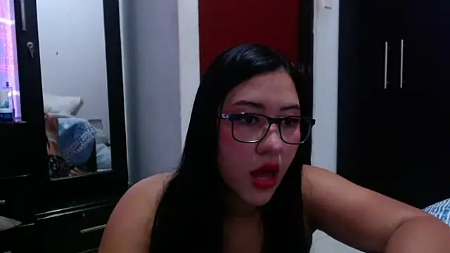 Snapshot of LuciaTomson chatting on May 14, 2026, 7:42 pm LuciaTomson online show from May 14, 2026, 7:42 pm