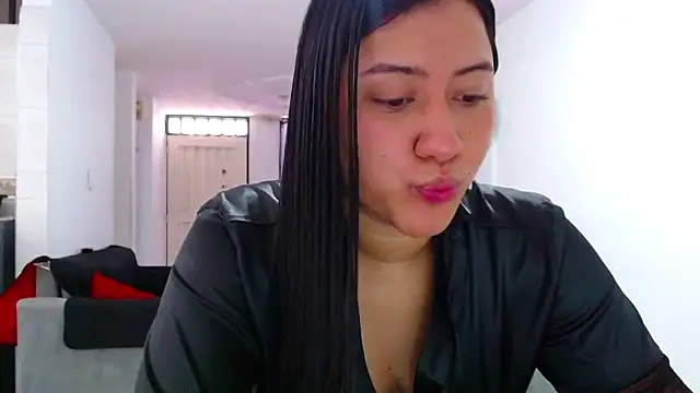 Snapshot of LuciaTomson chatting on May 21, 2026, 4:03 pm LuciaTomson online show from May 21, 2026, 4:03 pm