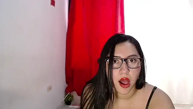 Snapshot of LuciaTomson chatting on July 1, 2026, 7:13 pm LuciaTomson online show from July 1, 2026, 7:13 pm