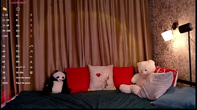 Snapshot of FreyaRaya chatting on May 13, 2026, 3:37 am FreyaRaya online show from May 13, 2026, 3:37 am