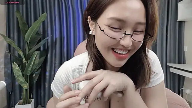 Snapshot of Cothy_Ti chatting on January 7, 2025, 1:03 pm Cothy Ti online show from January 7, 2025, 1:03 pm