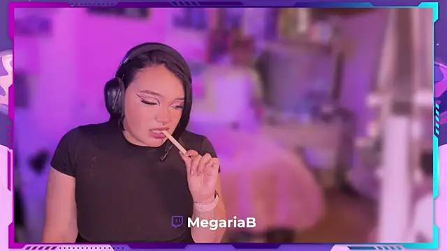 MegariaB online show from November 13, 2025, 4:55 am