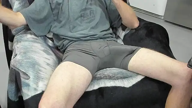 Snapshot of froy4986 chatting on October 19, 2025, 4:40 pm froy4986 online show from October 19, 2025, 4:40 pm