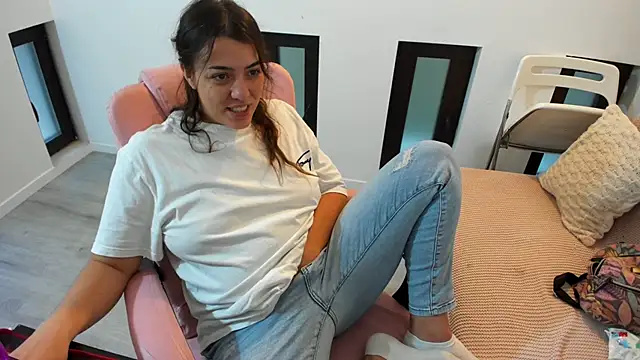 Dyana Kaylinn online show from November 5, 2025, 5:29 am