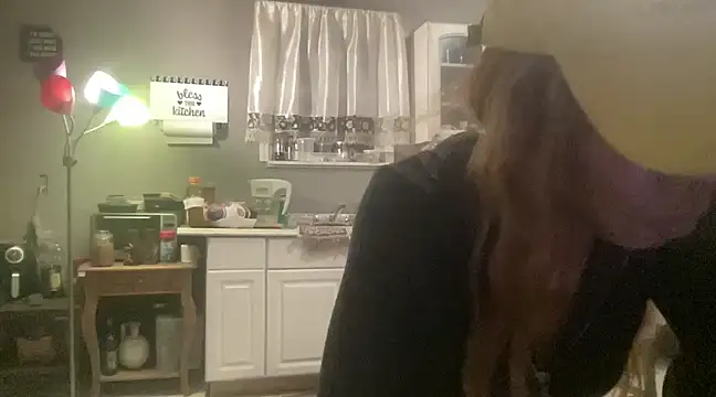 Snapshot of MommyConfident chatting on January 29, 2025, 9:33 am MommyConfident online show from January 29, 2025, 9:33 am