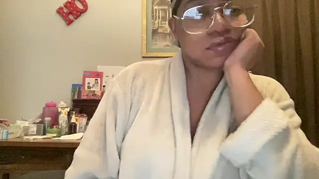 MommyConfident online show from December 14, 2025, 8:35 pm