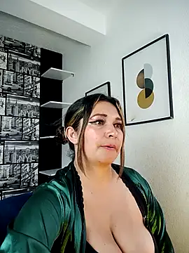 Snapshot of Devil_Sara chatting on February 6, 2025, 10:43 pm Devil Sara online show from February 6, 2025, 10:43 pm