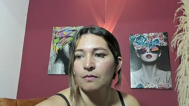 Snapshot of Devil_Sara chatting on February 7, 2025, 11:45 pm Devil Sara online show from February 7, 2025, 11:45 pm