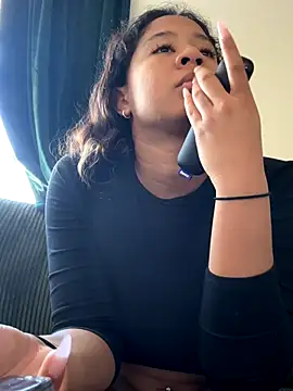 VanessaBling online show from November 13, 2025, 7:35 pm