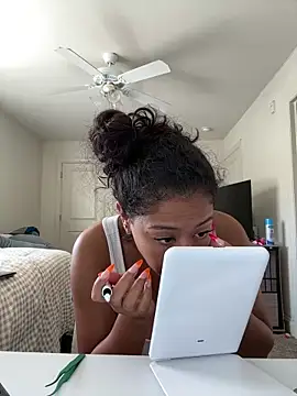 Snapshot of VanessaBling chatting on June 13, 2026, 2:37 pm VanessaBling online show from June 13, 2026, 2:37 pm