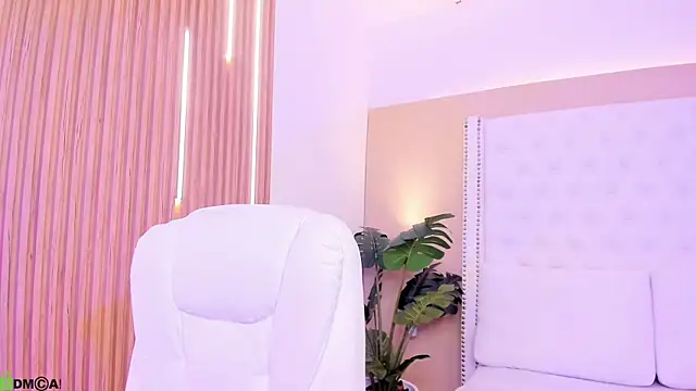 Snapshot of celeste_wayne chatting on August 5, 2026, 8:44 pm celeste wayne online show from August 5, 2026, 8:44 pm