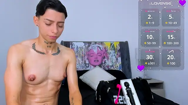 Snapshot of AmberAdams_ chatting on December 17, 2024, 2:44 pm AmberAdams online show from December 17, 2024, 2:44 pm