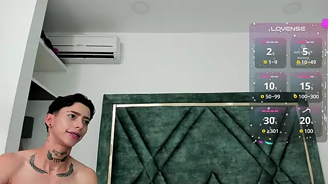 Snapshot of AmberAdams_ chatting on February 3, 2025, 4:20 pm AmberAdams online show from February 3, 2025, 4:20 pm