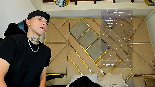 Snapshot of AmberAdams_ chatting on October 5, 2025, 3:21 pm AmberAdams online show from October 5, 2025, 3:21 pm