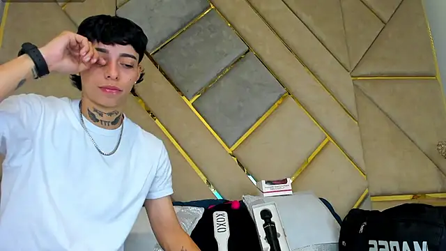 Snapshot of AmberAdams_ chatting on October 19, 2025, 5:24 pm AmberAdams online show from October 19, 2025, 5:24 pm