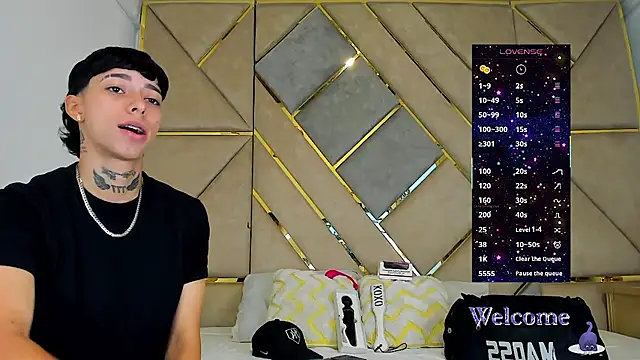 Snapshot of AmberAdams_ chatting on November 2, 2025, 1:24 pm AmberAdams online show from November 2, 2025, 1:24 pm