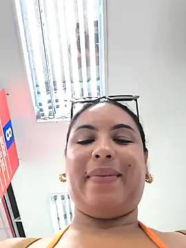 Snapshot of Francesca_ferrari chatting on December 3, 2024, 10:18 pm Francesca ferrari online show from December 3, 2024, 10:18 pm